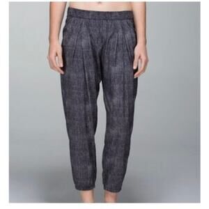 Lululemon Rollin With My Omies Pant Women's 4 Burlap Texture Black Stretch